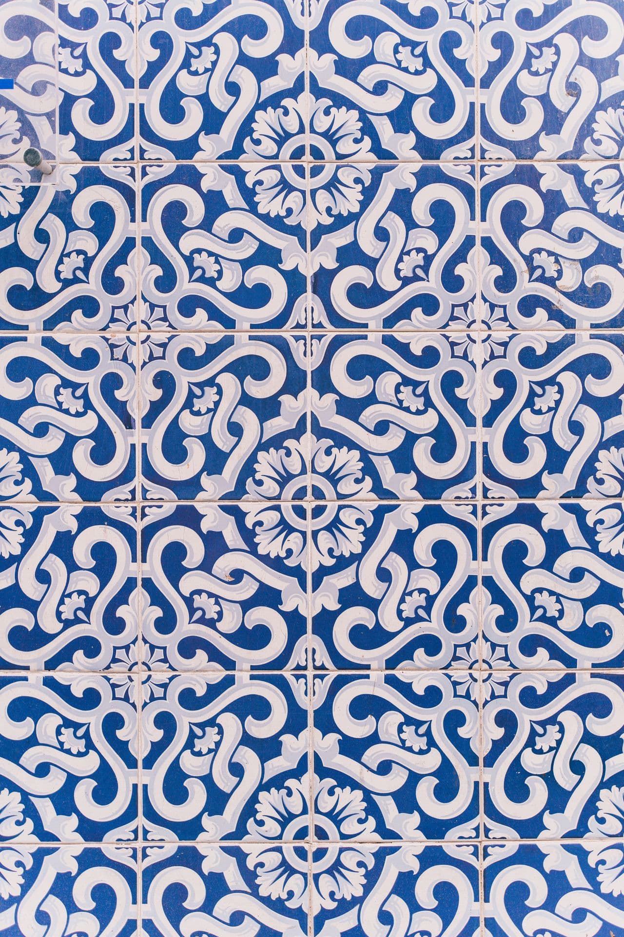 Licensed tiler laying large format bathroom tiles